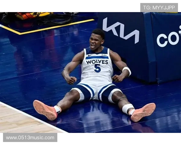 爱德华兹前四节表现低迷加时发力独得5分全场贡献7分4板3助